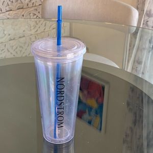 Nordstrom drinking buttle 20 oz in good condition